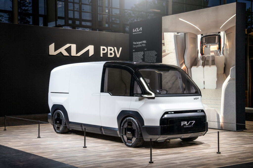 Gran debut de los innovadores vehículos comerciales PBV de Kia